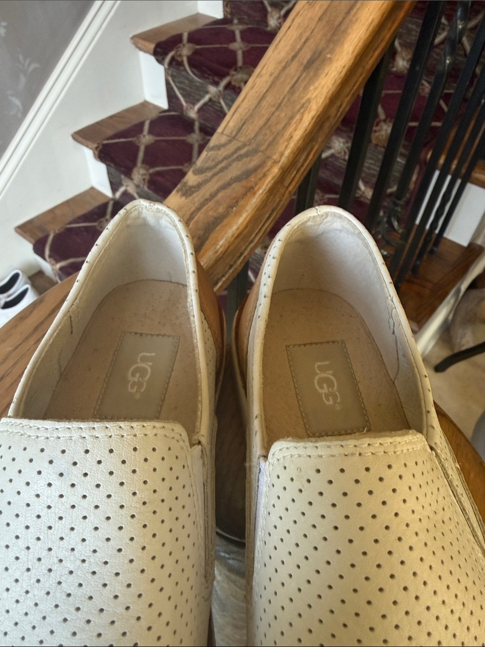 UGG ADLEY PERF WHITE slip on sneaker women’s size 8 preowned good condition - Picture 6 of 14